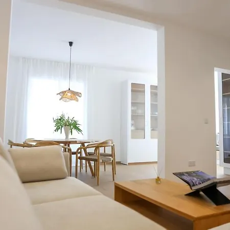 Lejlighed Beautiful 3br With Modern Amenities In By 360 Estates